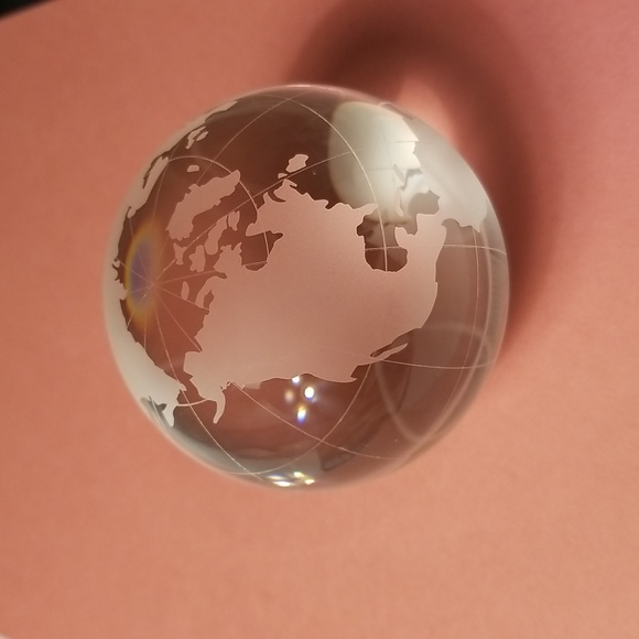 Oleg Cassini signed round paperweight - Picture 1 of 6